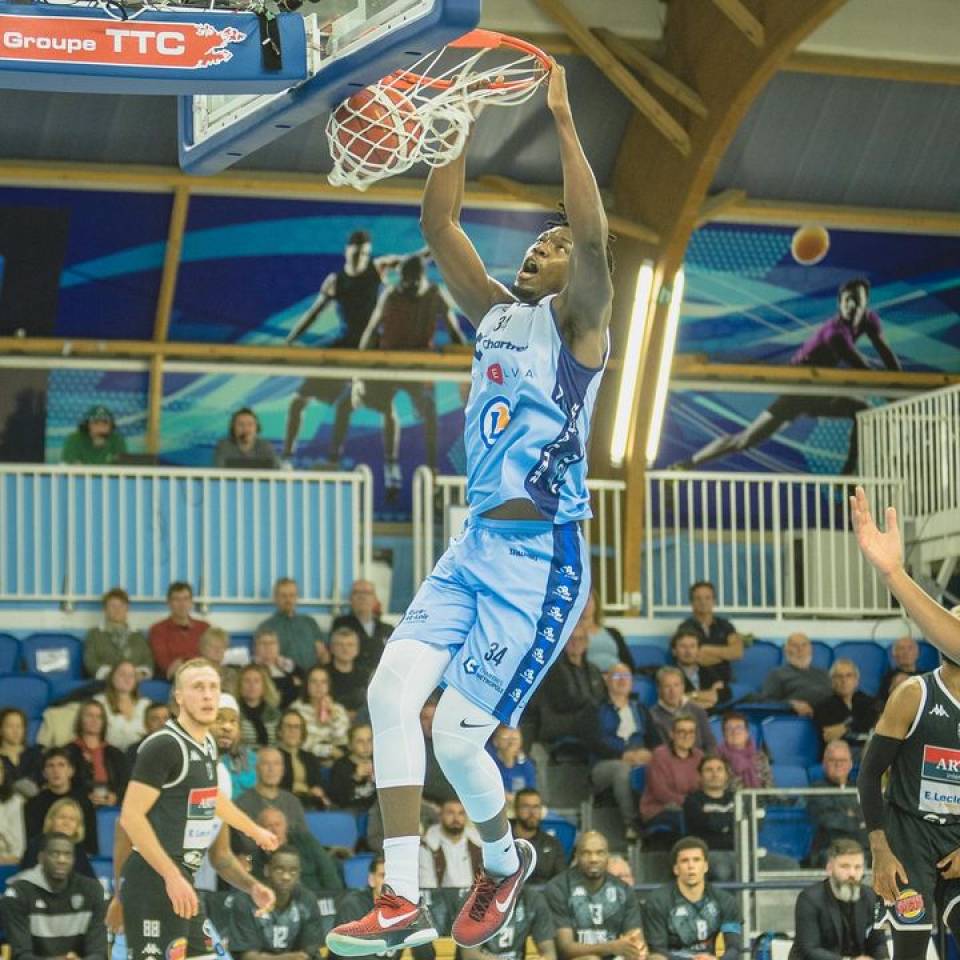 📸 Photos …

Et on est gâtés puisque les photographes étaient nombreux pour ce match ! 

Ce soir, on vous laisse découvrir les photos de @mundialphoto !

La suite bientôt 🫶

#basketball #basketballplayers #basketchartres #eureetloir #regioncentrevaldeloire #ffbb #nm1