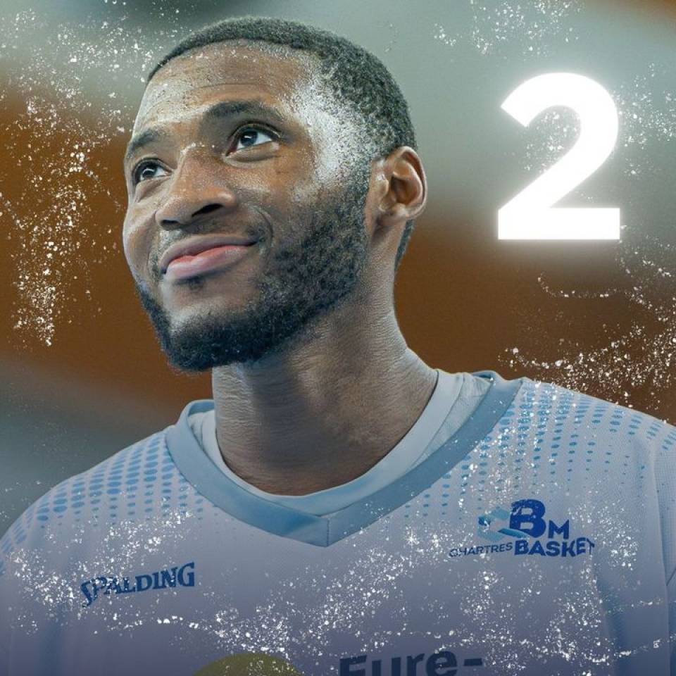 🎄 1 jour 1 portrait de la #teamccbm🔵⚪️ 

@mukuns 

📷 @stqrt__ 

#baskekmasculin #ffbb #nm1 #basketball #chartres #chartressports