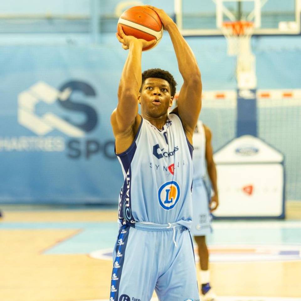 🔵 Photos J14

Les photos de la J14 face à Vitré ! 

Un grand merci à @mundialphoto. 

Maintenant, RDV demain soir à Loon Plage pour la J15 👊

#basketball #passionbasket #basketchartres #nm1 #ffbb #chartres