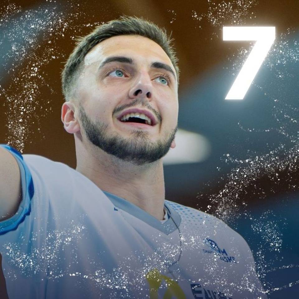 🎄 1 jour 1 portrait de la #teamccbm🔵⚪️ 

@lucas_thev 

📷 @stqrt__ 

#baskekmasculin #ffbb #nm1 #basketball #chartres #chartressports #smile