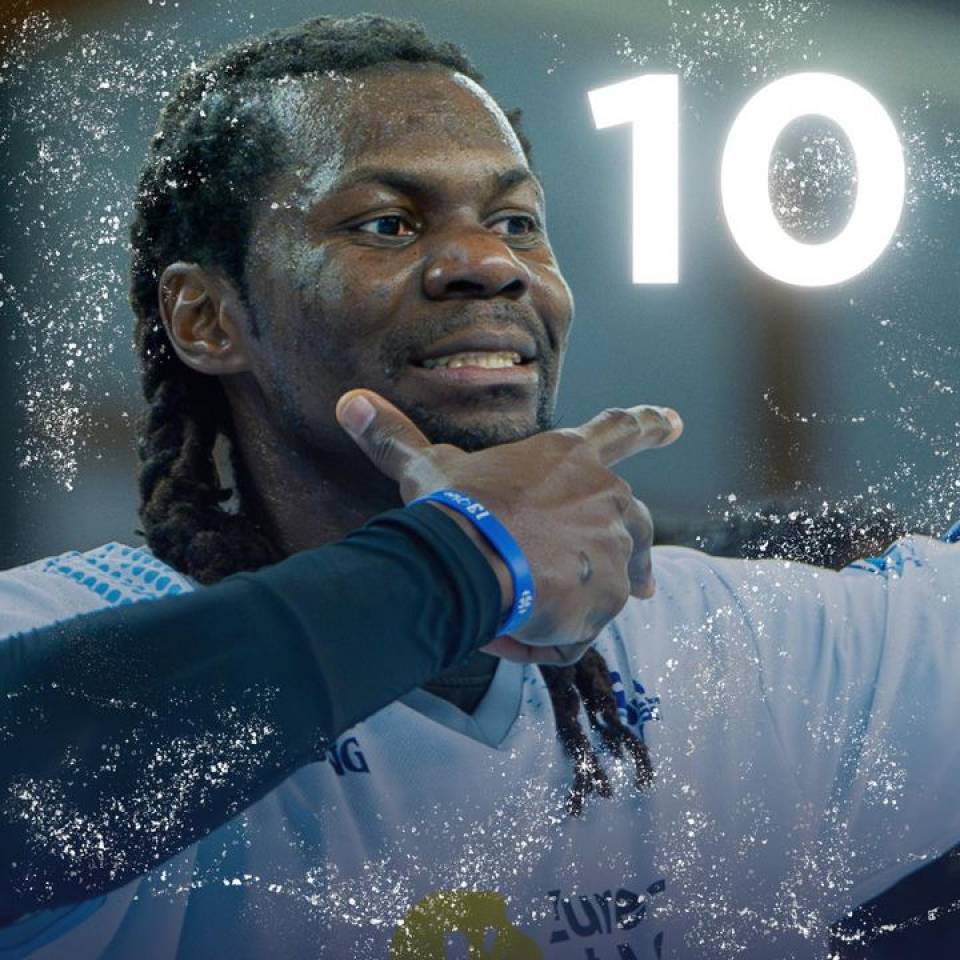 🎄 1 jour 1 portrait de la #teamccbm🔵⚪️ 

Max Kouguere

📷 @stqrt__ 

#baskekmasculin #ffbb #nm1 #basketball #chartres #chartressports #smile