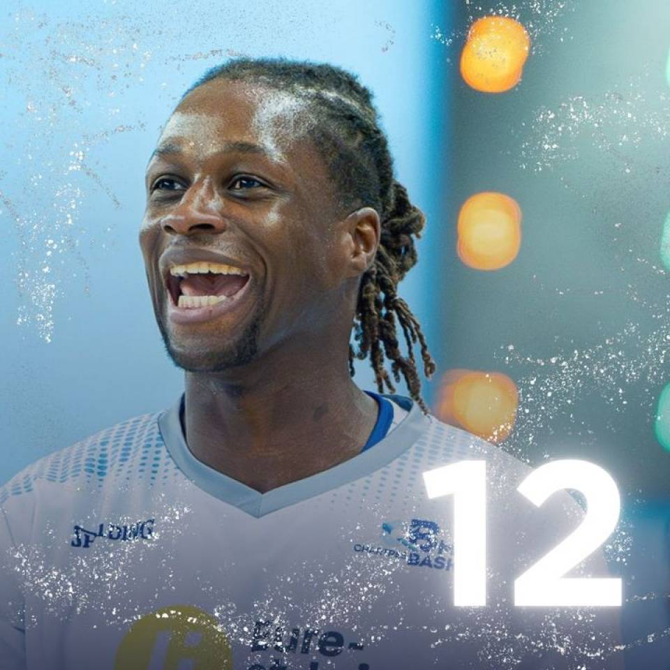 🎄 1 jour 1 portrait de la #teamccbm🔵⚪️ 

@diouldedoumbia 

📷 @stqrt__

#baskekmasculin #ffbb #nm1 #basketball #chartres #chartressports #smile