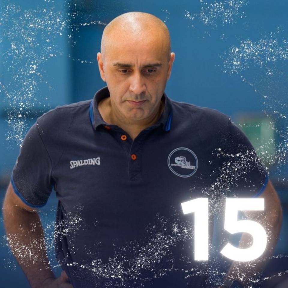 🎄 1 jour 1 portrait de la #teamccbm🔵⚪️ 

Moatassim Rhennam

📷 @stqrt__

#baskekmasculin #ffbb #nm1 #basketball #chartres #chartressports #smile