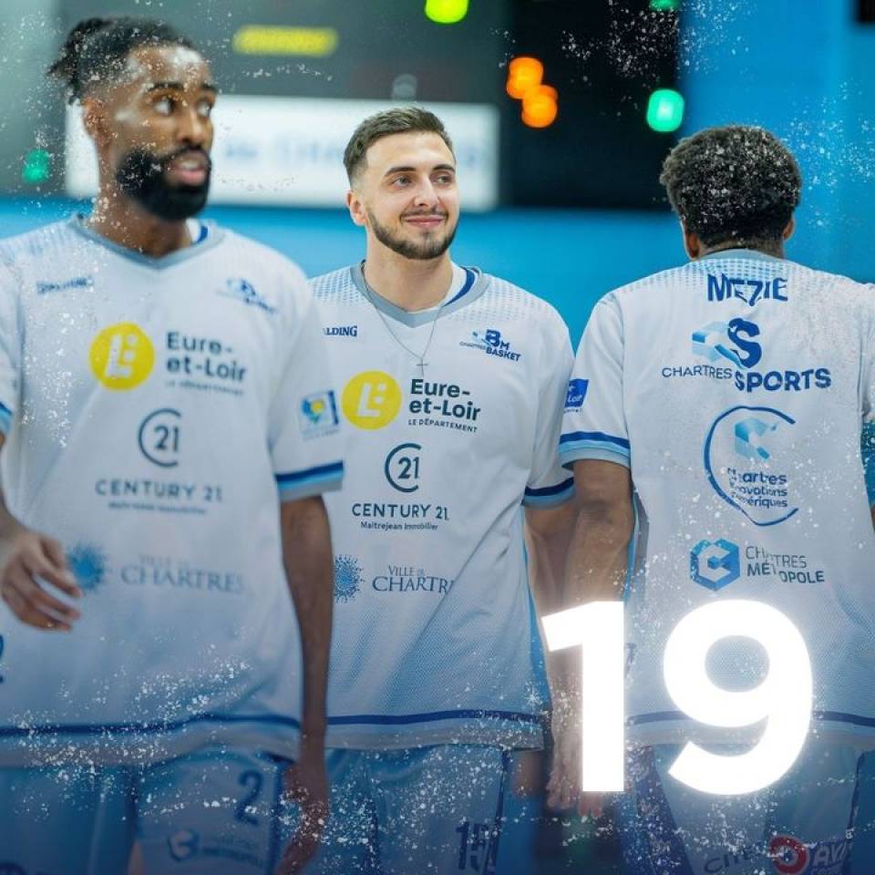 🎄Team Spirit

📷 @stqrt__

#baskekmasculin #ffbb #nm1 #basketball #chartres #chartressports #smile