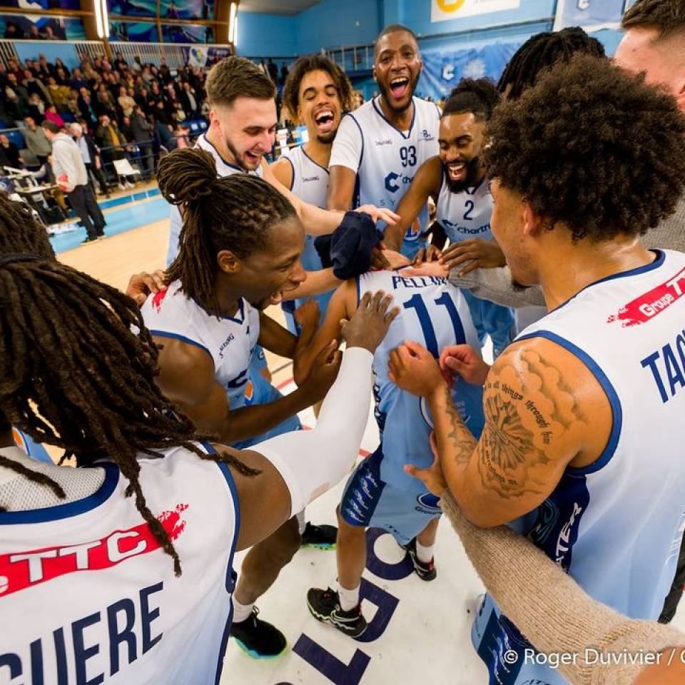 📸 Retour en images sur la victoire de la #teamccbm🔵⚪️  face à Tarbes-Lourdes ! 

Vous pouvez découvrir l’album complet sur notre site 👉 www.old.ccbm.fr 

Merci à Roger Duvivier de Chartres Objectif pour les photos ! 

#basketball #basketchartres #ffbb #nm1