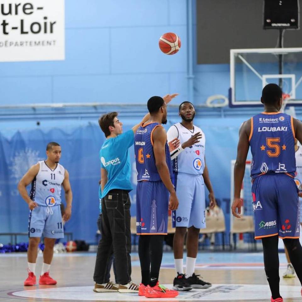 👉 On commence la semaine avec les photos de la victoire de vendredi soir face aux Sables D’Olonne !

L’album complet est en ligne sur notre site internet www.old.ccbm.fr 

📸 @franz5099