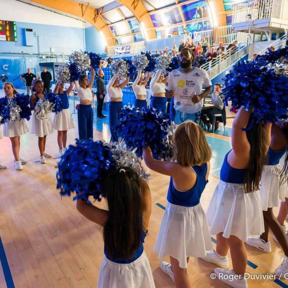 🩵 On profite de cette trêve pour remercier nosDunky's Girls  qui sont présentes à tous les matchs de la #TeamCCBM et cela depuis plusieurs années !

 #basketmasculin #basketchartres #ffbb #nm1 #objectifProB #passionbasket
