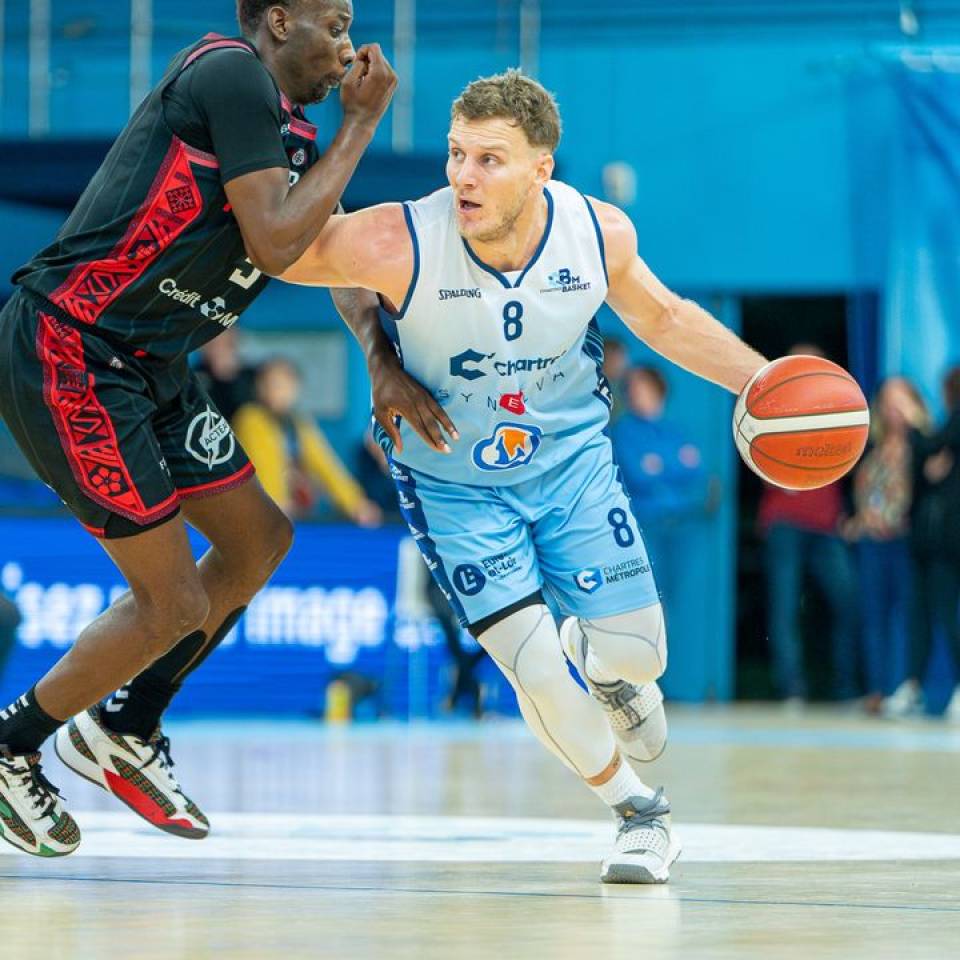 👉 J-12 avant notre retour à la Halle !

⛹🏻‍♂️ @tprost_25

📷 @stqrt__