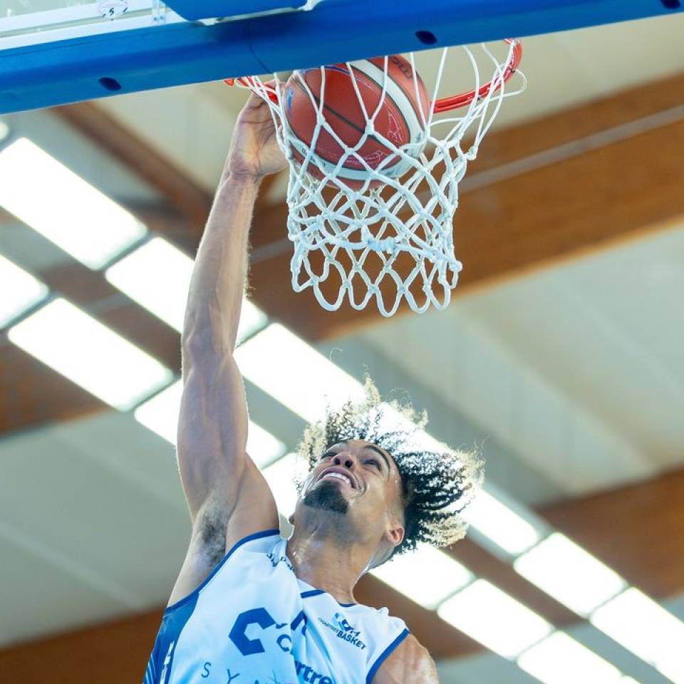 👉 J-9 avant notre retour à la Halle !

⛹🏻‍♂️ @calvin_hippolyte 

📷 @stqrt__