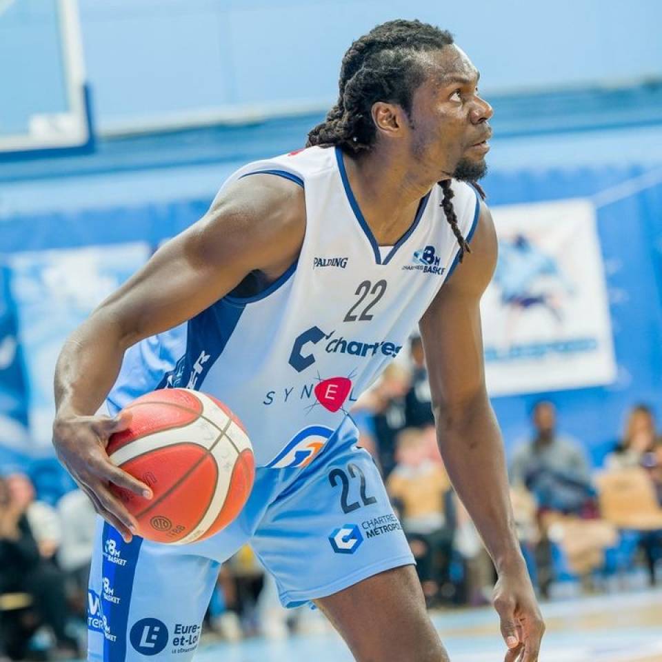 🎊 Joyeux anniversaire Max !

Comme d'habitude, vos messages en commentaires et vos encouragements pour le match de ce soir !

🫶🏻

📷 Roger Duvivier / Chartres Objectif