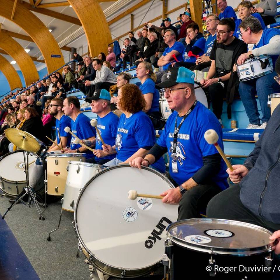 💙 @lesbluefoxs2023 

Vous avez envie de venir encourager votre #TeamCCBM à domicile et à l'extérieur ? 
Vous souhaitez rejoindre une équipe de supporters passionnés de basket ?
Vous ne connaissez pas Foxy ? Venez lui faire un gros câlin lors de nos matchs ? 

Allez les rencontrer ! Ils sont là à chacun de nos matchs à la maison et sont toujours au taquet pour enflammer Cochet !

Évidemment, ils seront au Colisée pour vibrer avec nous alors n'attendez pas pour aller les rencontrer !

A vendredi !

#basketball #basketchartres #basketmasculin #NM1 #FFBB