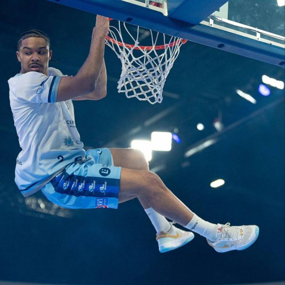 🏀 La belle à la maison ! 

Aucune raison de ne pas y croire ! Viens vivre la qualification en demi-finale avec nous ! 

La billetterie est en ligne ici 👉 www.old.ccbm.fr

À dimanche, 15h30 !