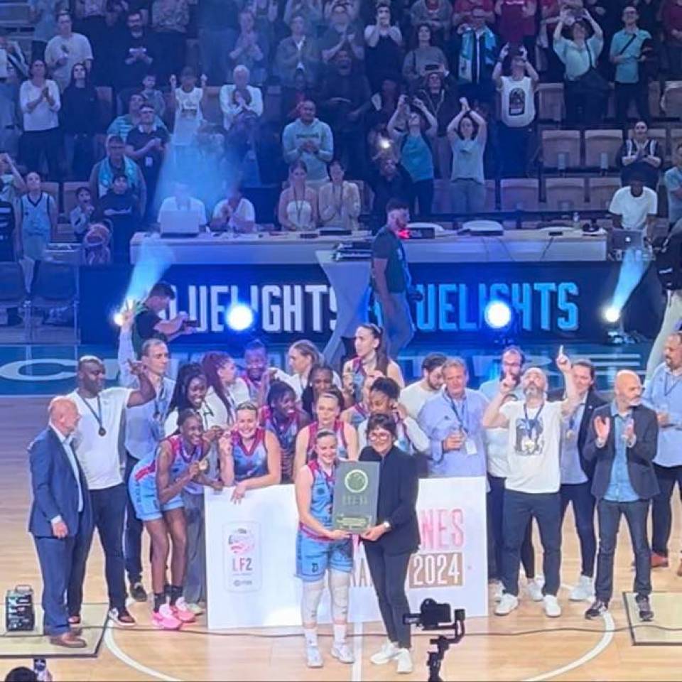 🎉Félicitations au #Bluelights C' Chartres Basket Féminin pour son accession en LF1.
Toute la famille du basket chartrain est fière de cette réussite méritée!! 🏀⛹️‍♀️
Ici ici C’est Chartres
#basket #chartres #cchartres sports